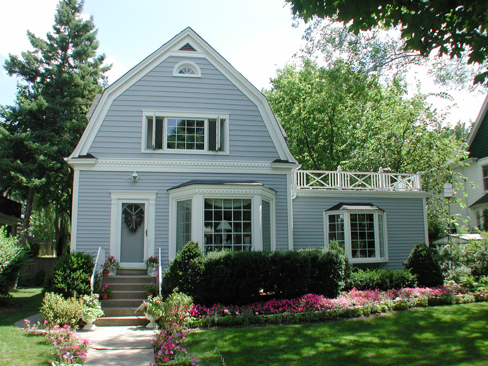 Mid-sized traditional blue two-story vinyl gable roof idea in Chicago