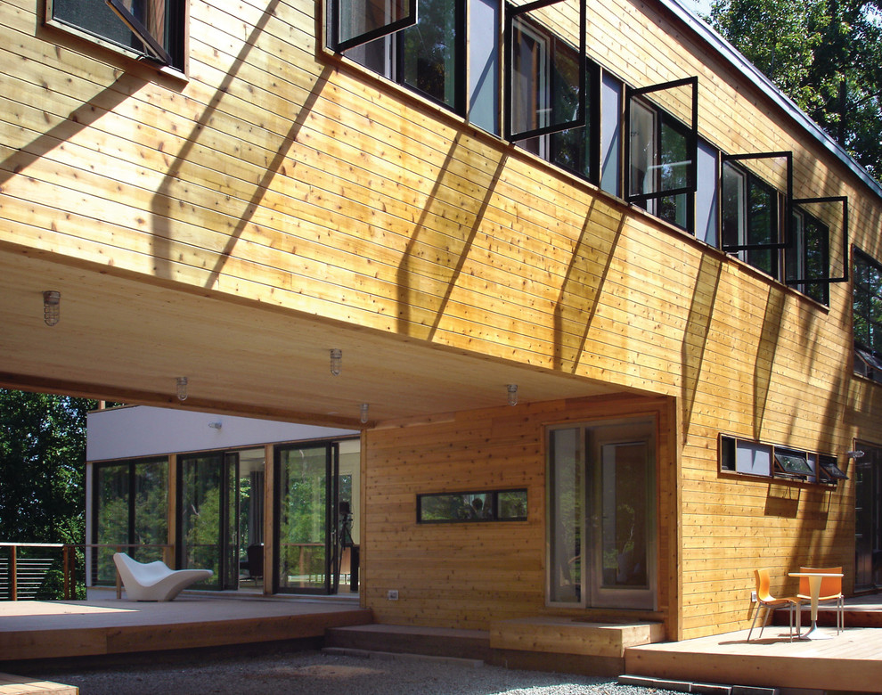 Foto de fachada minimalista con revestimiento de madera