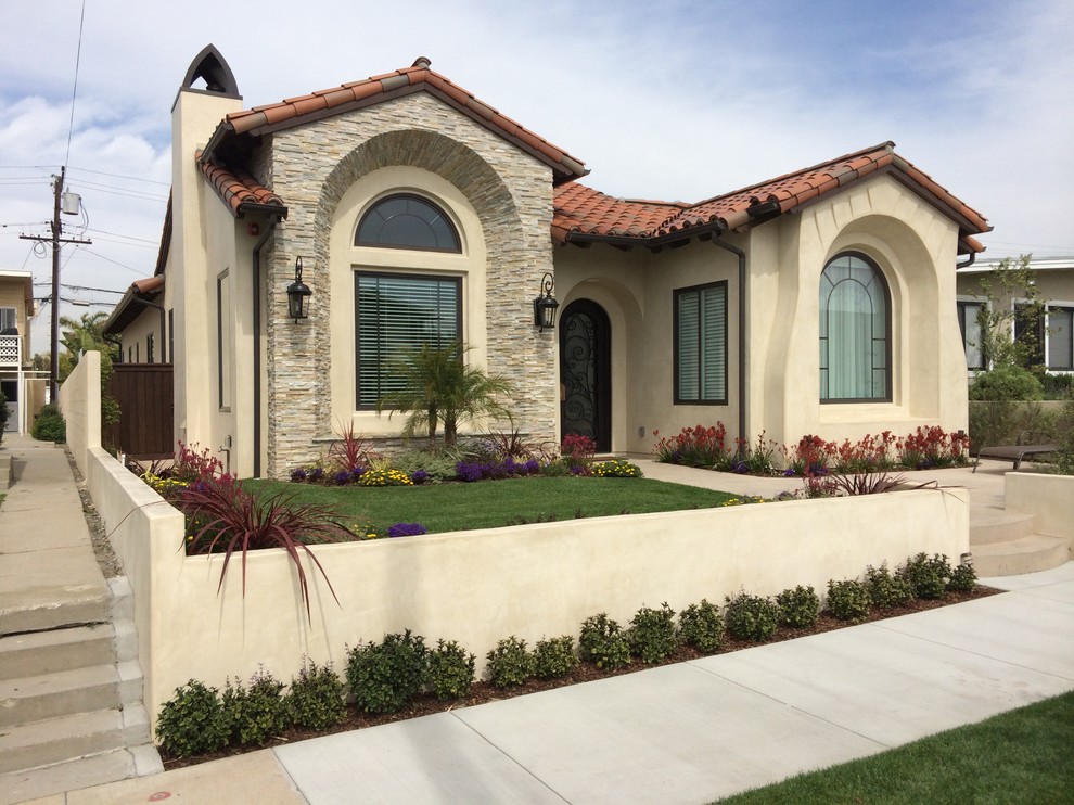 Example of a tuscan exterior home design in Los Angeles