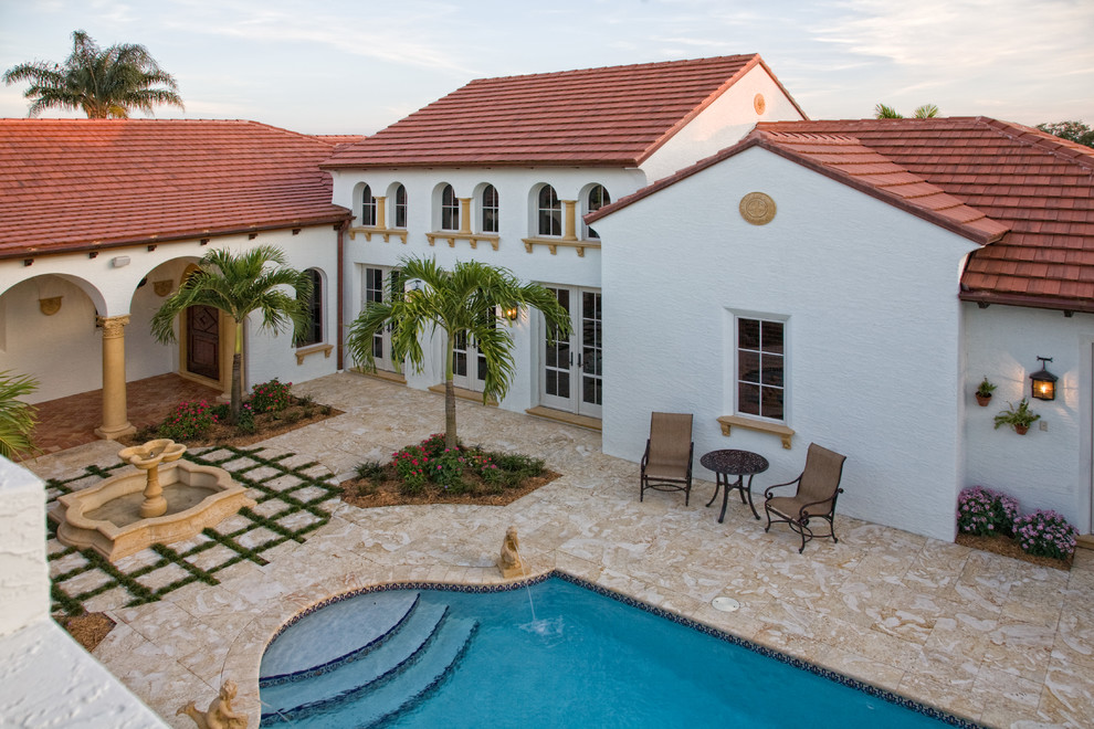 Zweistöckiges Mediterranes Haus in Miami