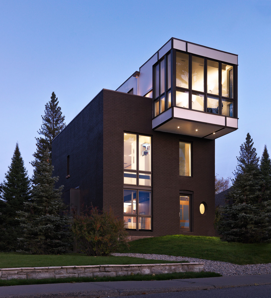 Réalisation d'une façade de maison container design à deux étages et plus.