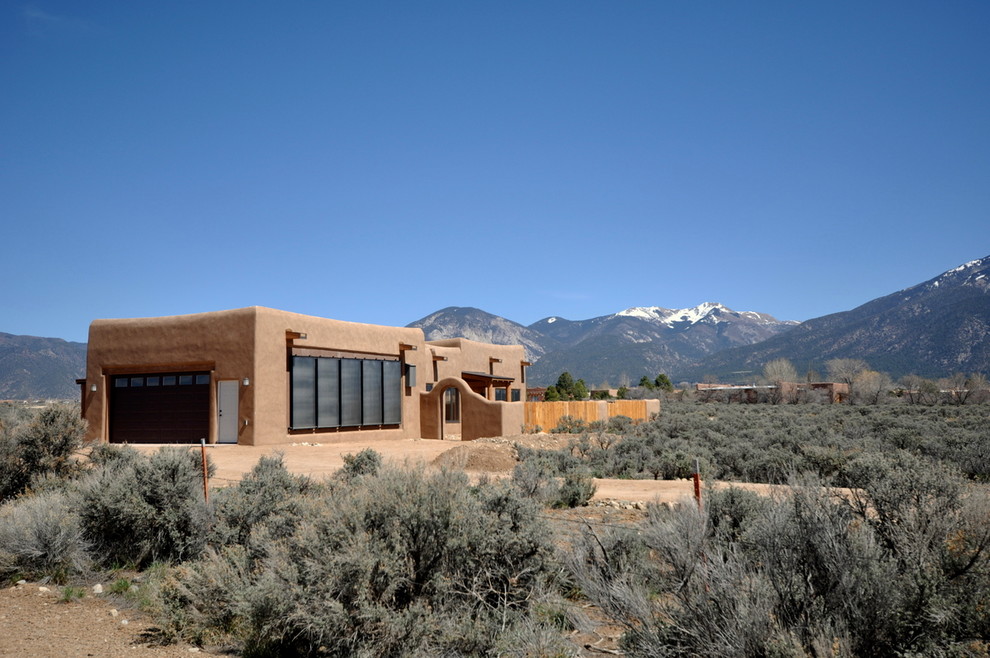Inspiration for a house exterior in Albuquerque.
