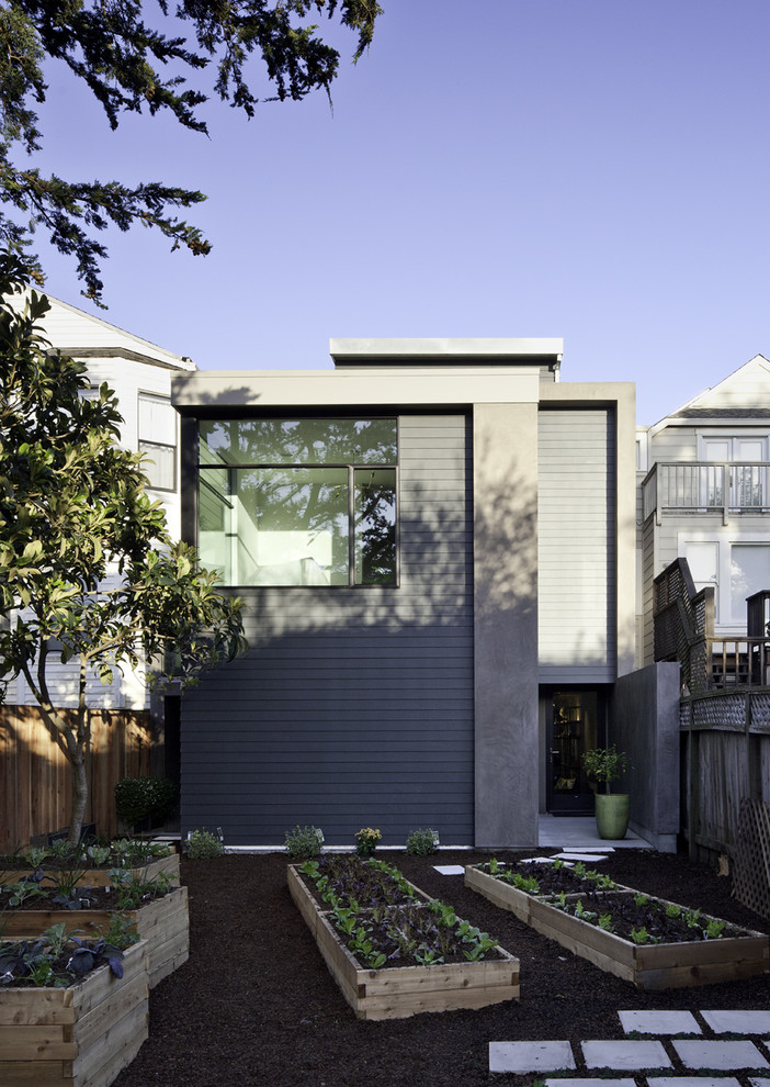 Inspiration pour une façade de maison minimaliste en bois.