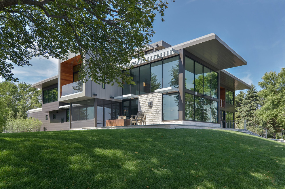Photo of a contemporary house exterior in Minneapolis with metal cladding.