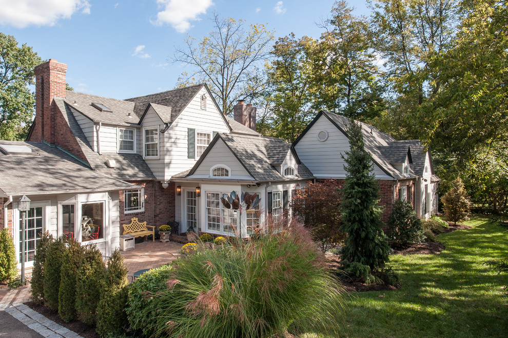 Inspiration for a medium sized and beige traditional bungalow house exterior in St Louis with concrete fibreboard cladding.