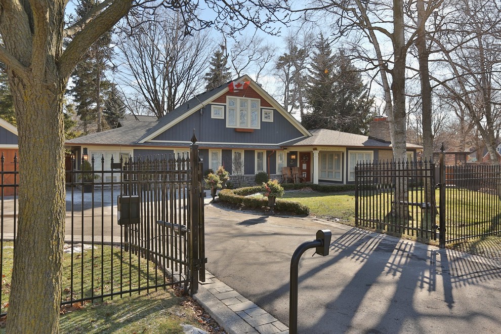 Photo of a large and blue traditional bungalow detached house in Toronto with mixed cladding, a pitched roof and a shingle roof.