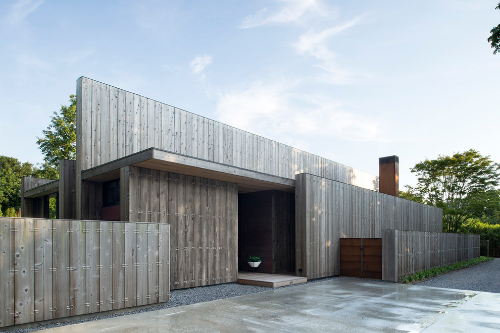 Mittelgroße, Zweistöckige Moderne Holzfassade Haus mit Flachdach in New York