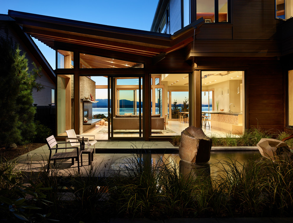 Medium sized modern two floor house exterior in Seattle with wood cladding.