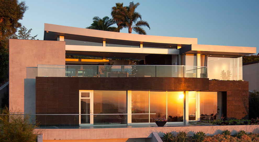 Inspiration for a contemporary house exterior in Orange County.