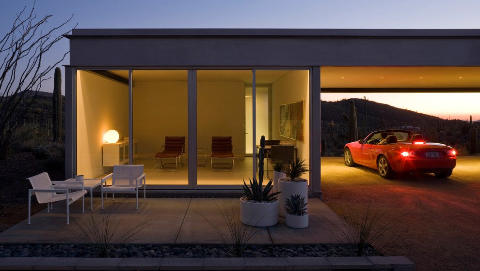 Idee per la facciata di una casa moderna a un piano con rivestimento in vetro