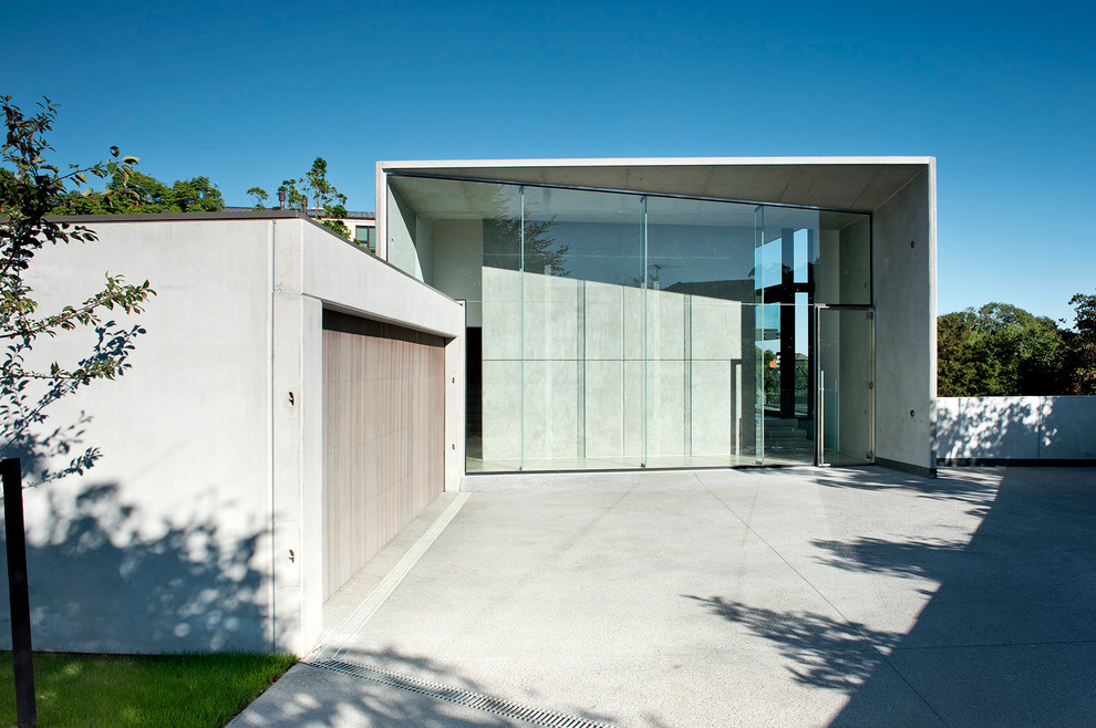 Exemple d'une façade de maison moderne de plain-pied.