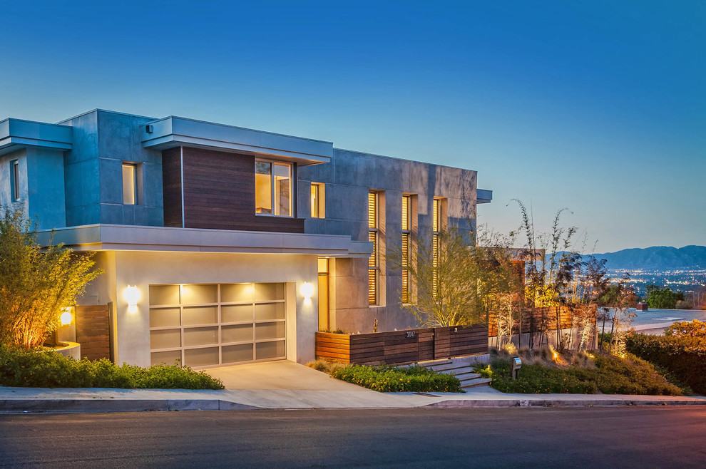 ロサンゼルスにあるコンテンポラリースタイルのおしゃれな家の外観 (コンクリートサイディング) の写真