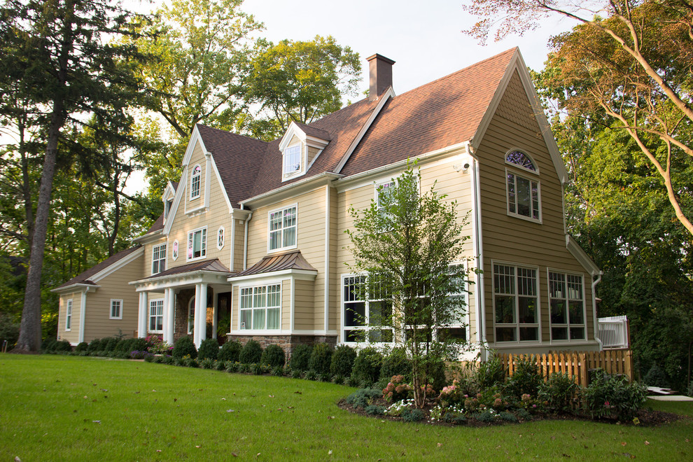 Design ideas for a traditional house exterior in New York.