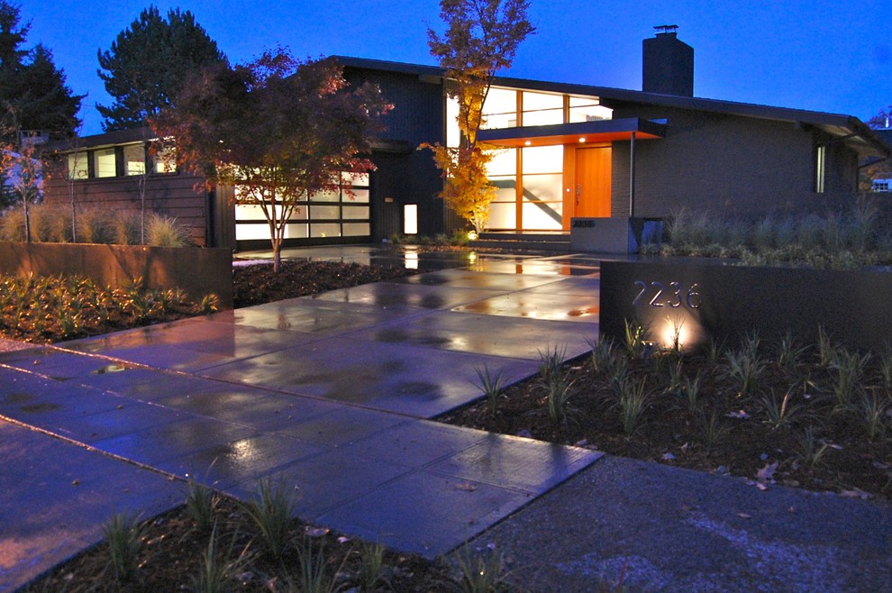 Inspiration for a midcentury house exterior in Seattle.