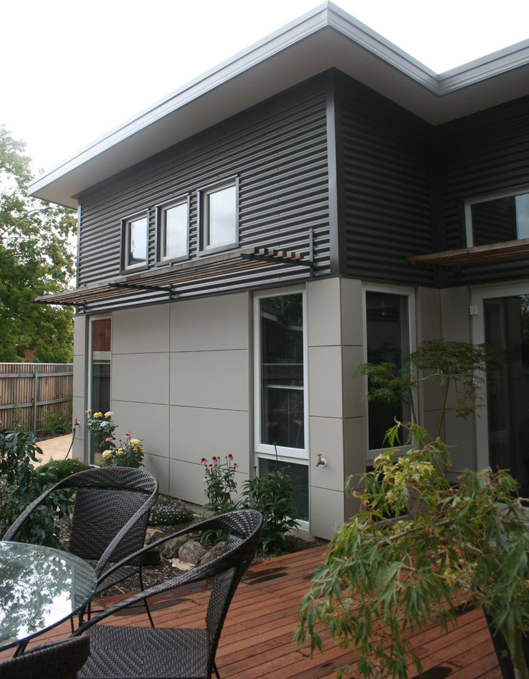 Inspiration for a gey contemporary bungalow house exterior in Canberra - Queanbeyan with metal cladding.