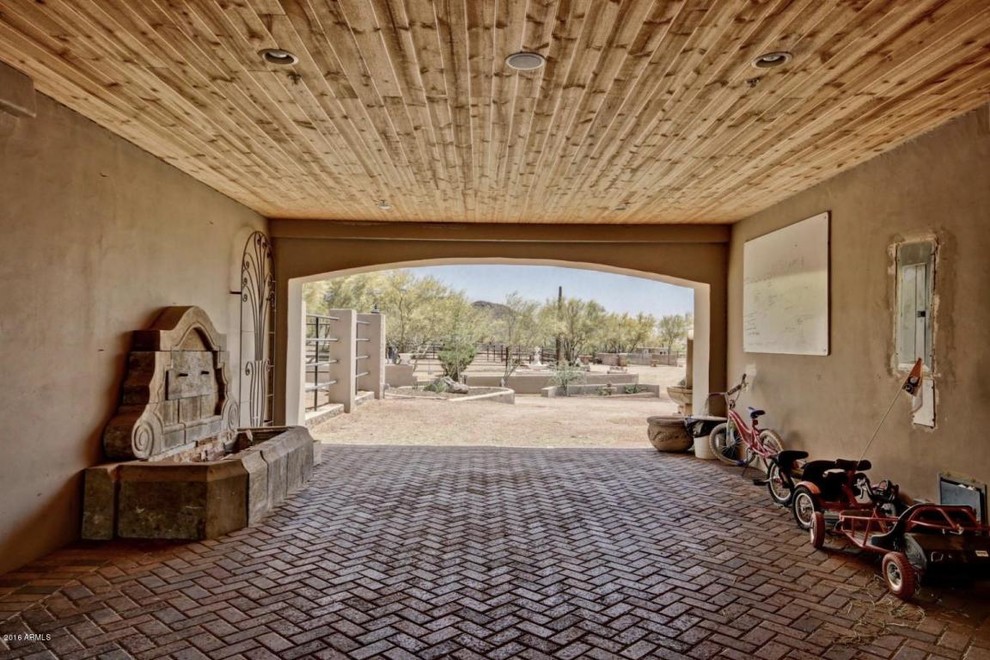 Inspiration for an exterior home remodel in Phoenix