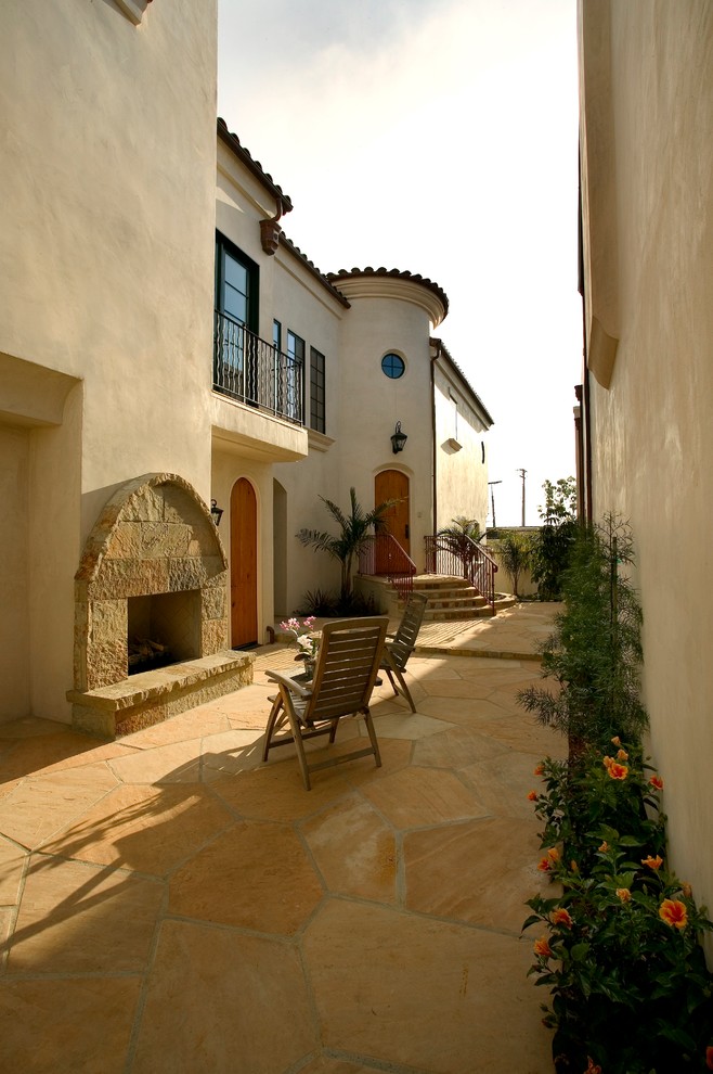 Small mediterranean patio in Santa Barbara.