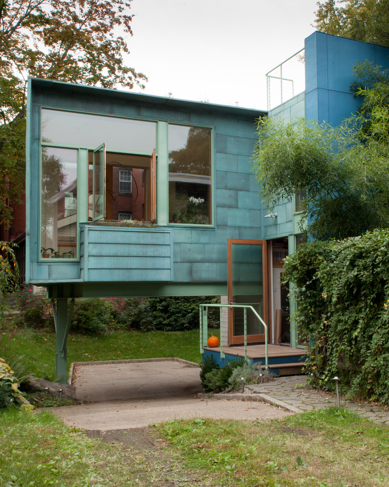 Modernes Haus mit blauer Fassadenfarbe in Sonstige