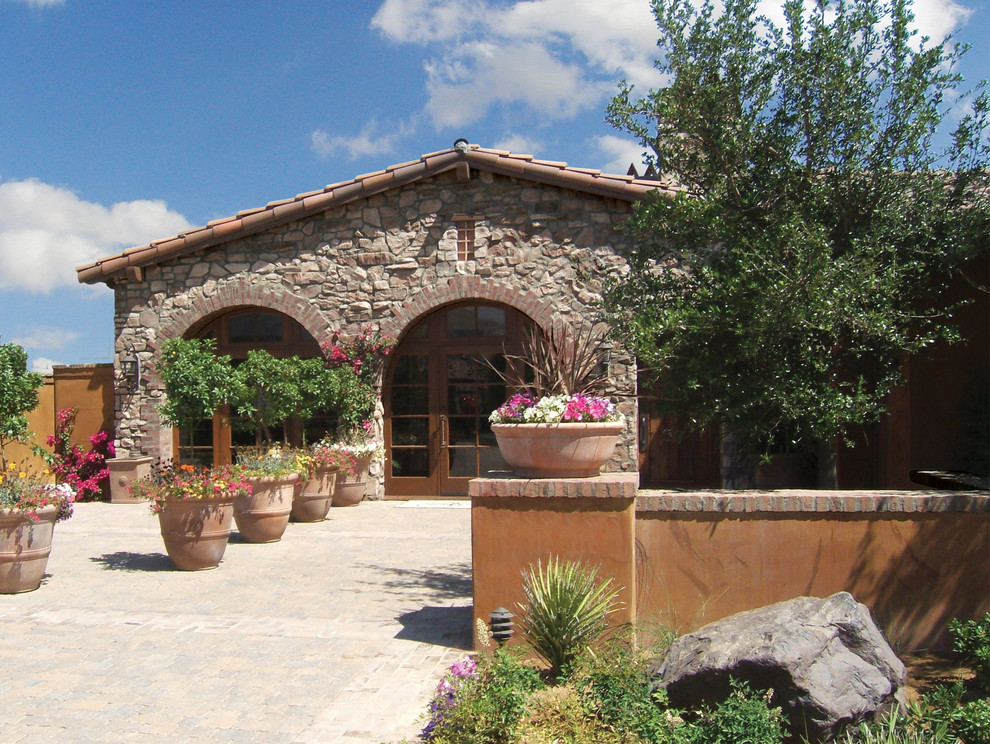 Escala Rancho Mirage Featuring Villa Stone Combination Coronado Stone