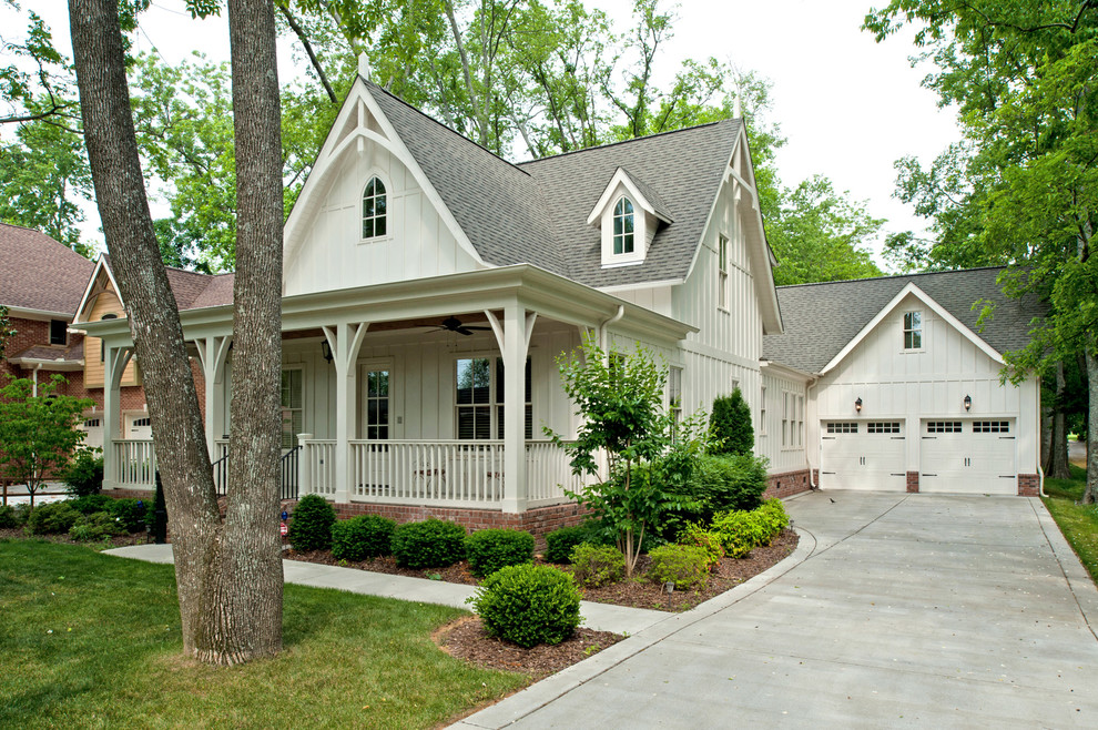 Design ideas for a white classic two floor house exterior in Nashville.