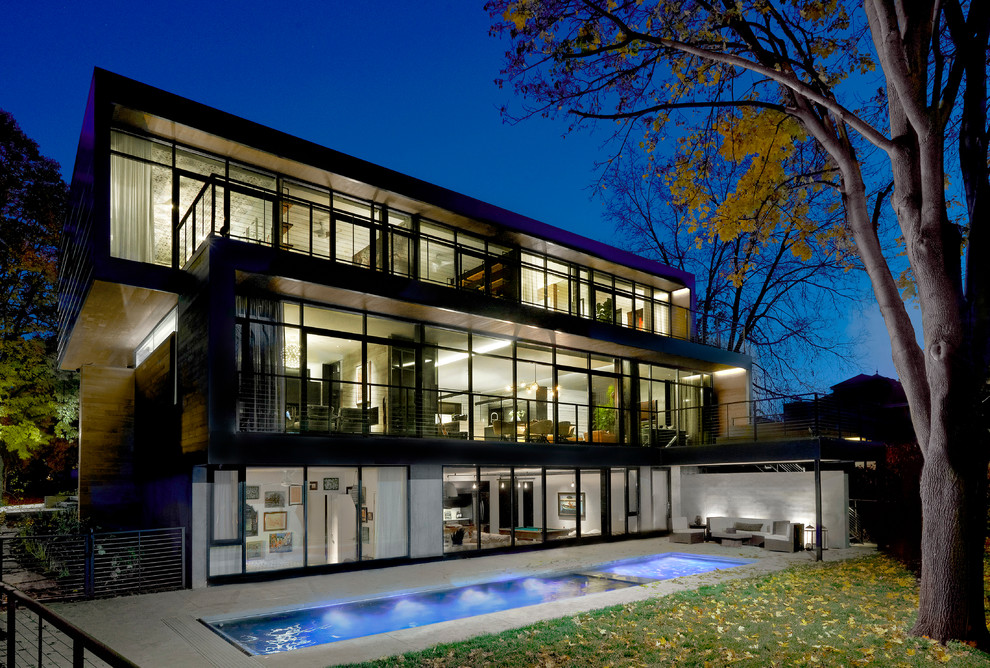 Foto de fachada de casa contemporánea grande de tres plantas con revestimientos combinados