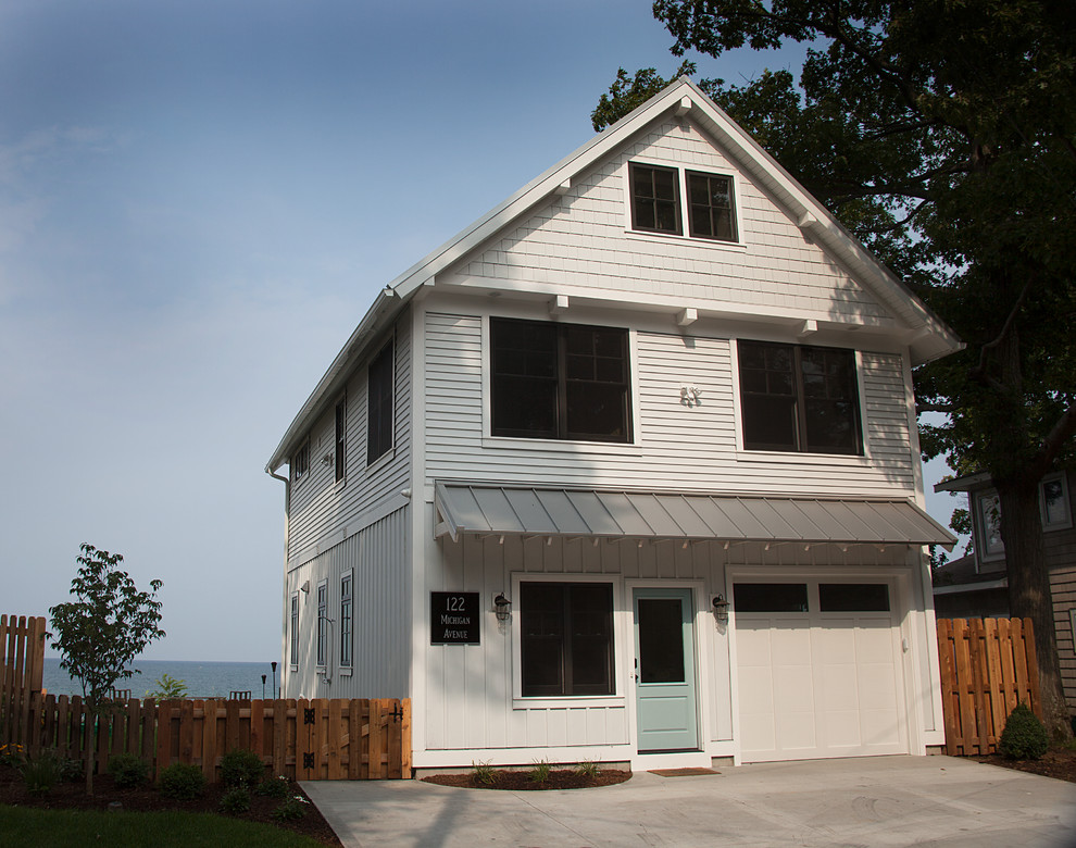 This is an example of a beach style house exterior in Grand Rapids.