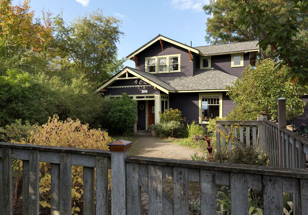 シアトルにあるトラディショナルスタイルのおしゃれな家の外観の写真