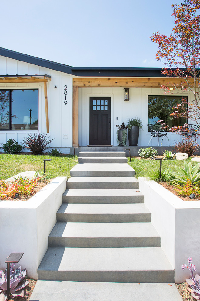 Inspiration for a medium sized and white farmhouse bungalow detached house in Los Angeles with mixed cladding, a pitched roof and a shingle roof.