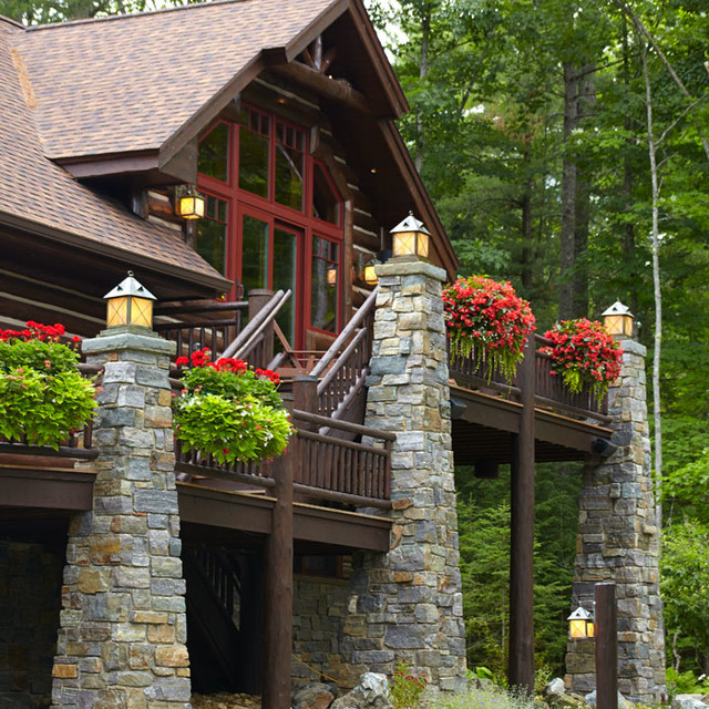 Exterior Deck Lighting Montagne Façade Milwaukee par Brass