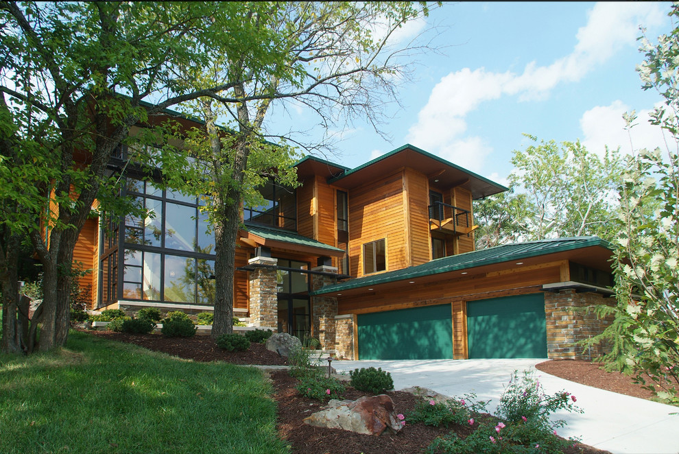 This is an example of a contemporary house exterior in Kansas City with wood cladding.