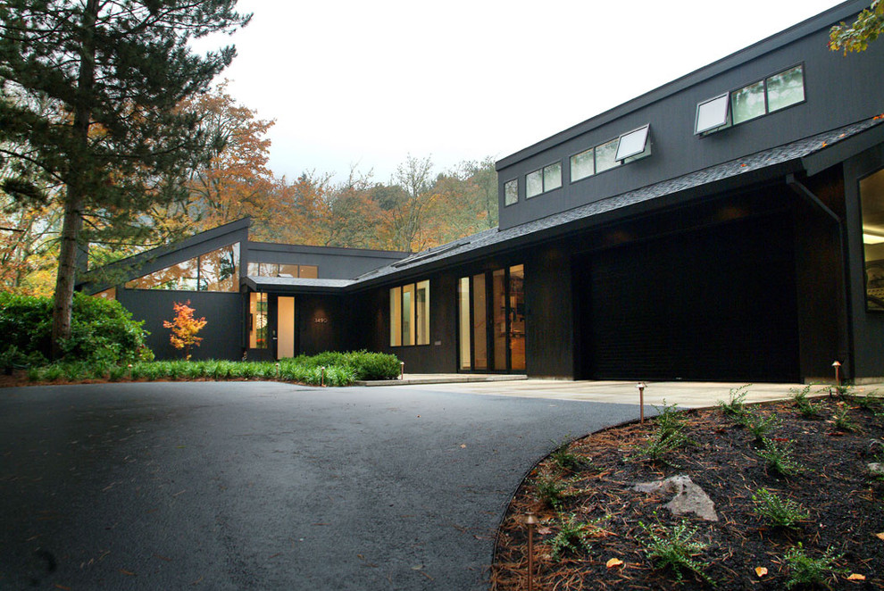 This is an example of a contemporary two floor house exterior in Portland.