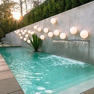 Idee per una piscina moderna di medie dimensioni