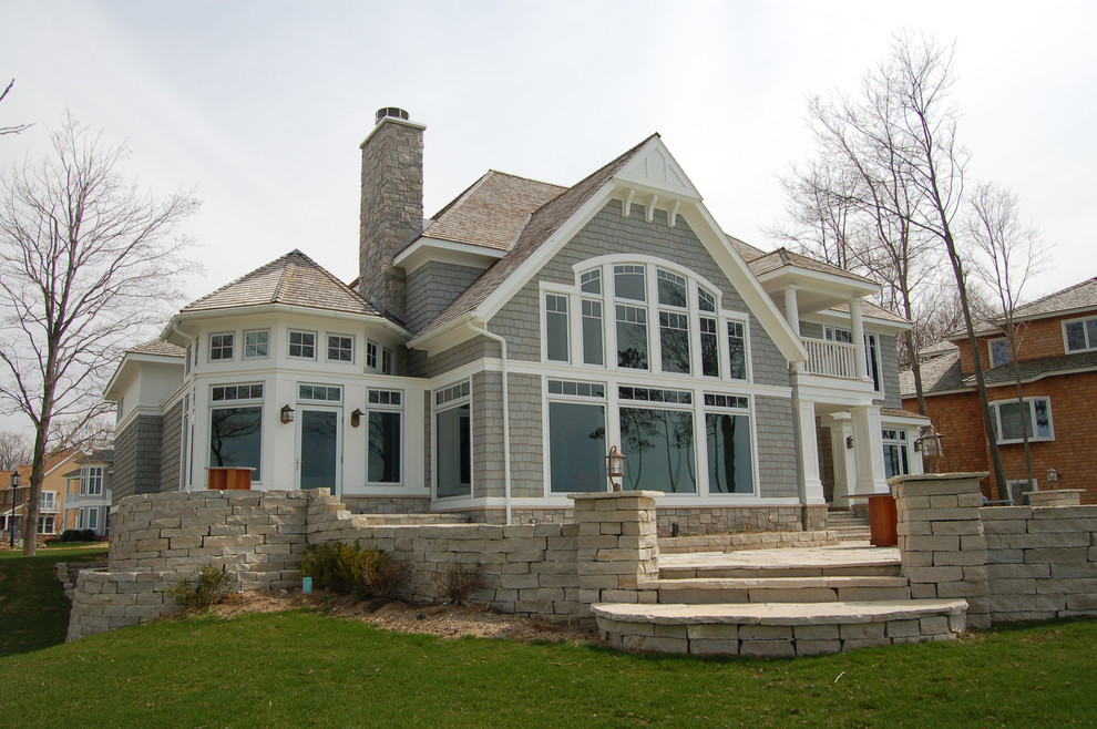 Design ideas for a traditional house exterior in Grand Rapids.