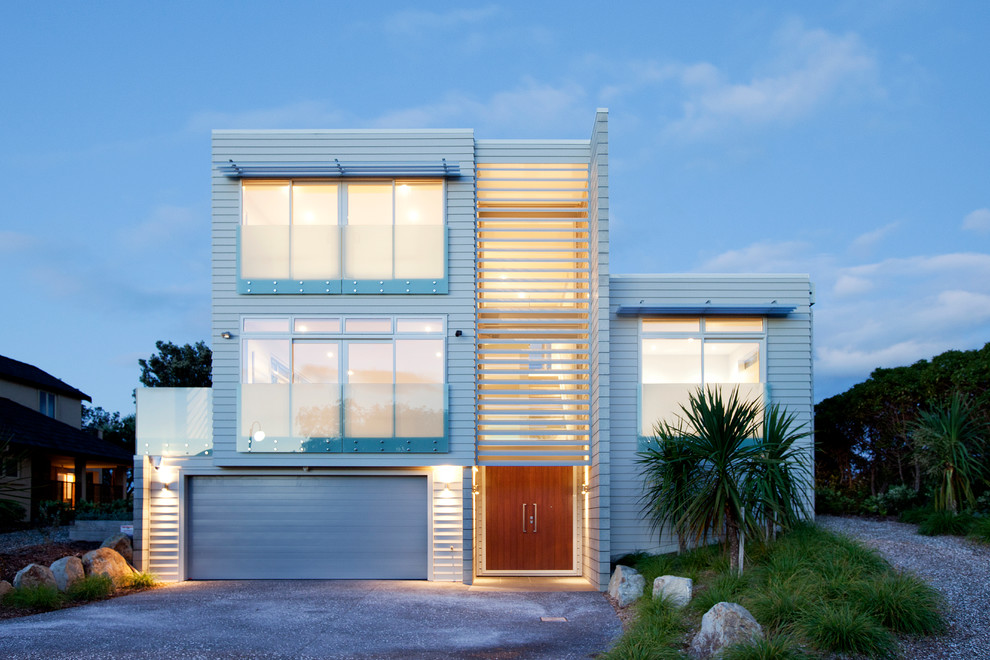 Dreistöckiges Modernes Haus mit grauer Fassadenfarbe in Auckland