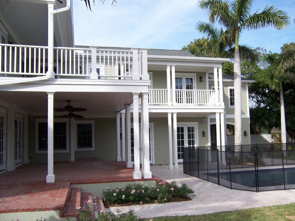Example of a minimalist exterior home design in Orlando