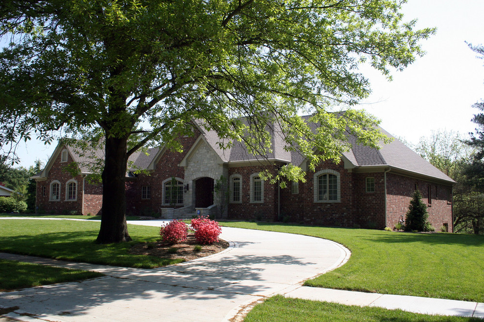 Exterior New Ranch Home in Creve Coeur, MO by Hibbs Homes
