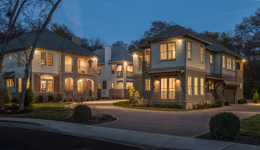 Zweistöckiges Rustikales Haus mit Mix-Fassade und grüner Fassadenfarbe in Nashville