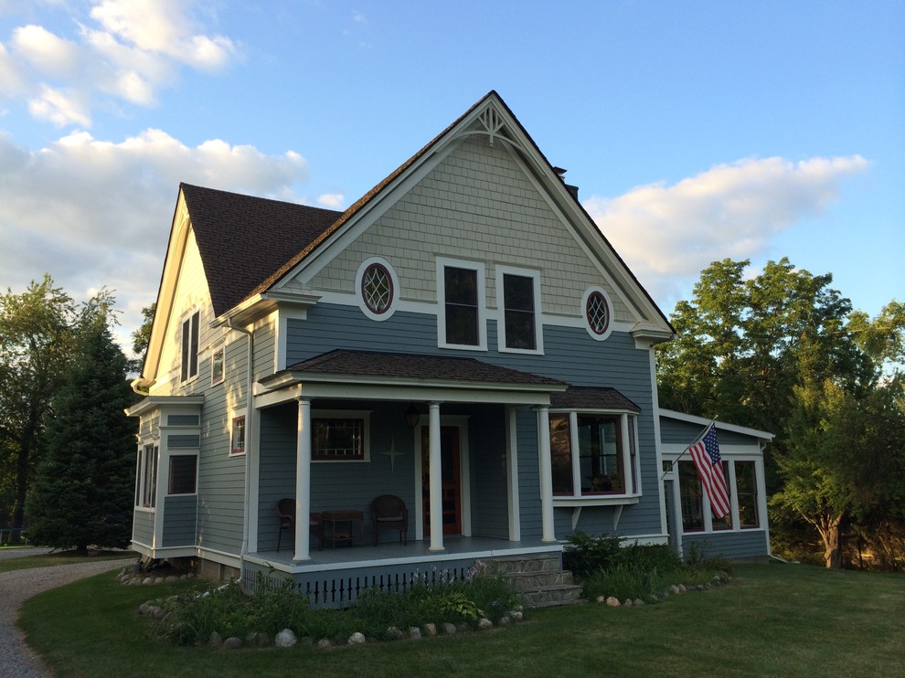 Inspiration for a farmhouse exterior home remodel in Detroit