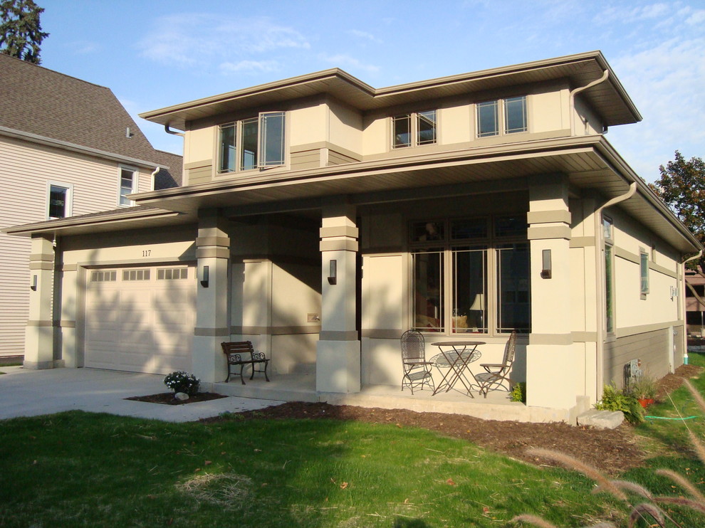 Idee per la facciata di una casa beige american style a due piani di medie dimensioni con rivestimento in stucco