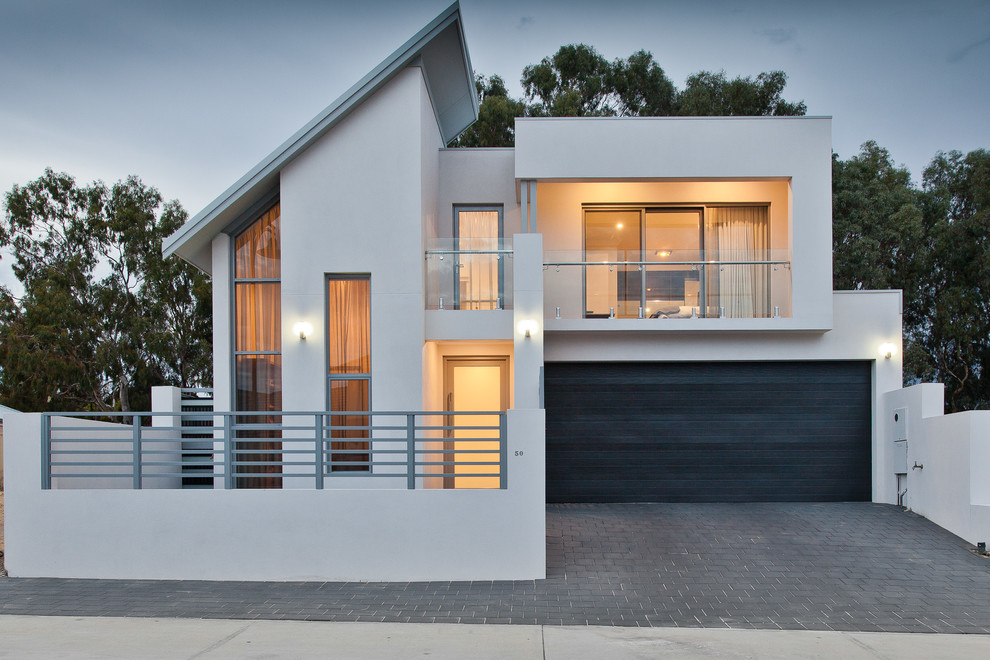 Стильный дизайн: двухэтажный дом среднего размера в современном стиле - последний тренд