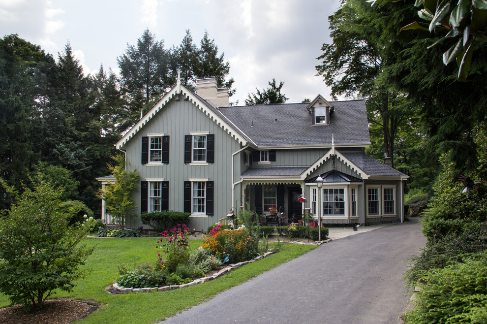 Inspiration for a gey victorian two floor detached house in Other with wood cladding, a pitched roof and a shingle roof.