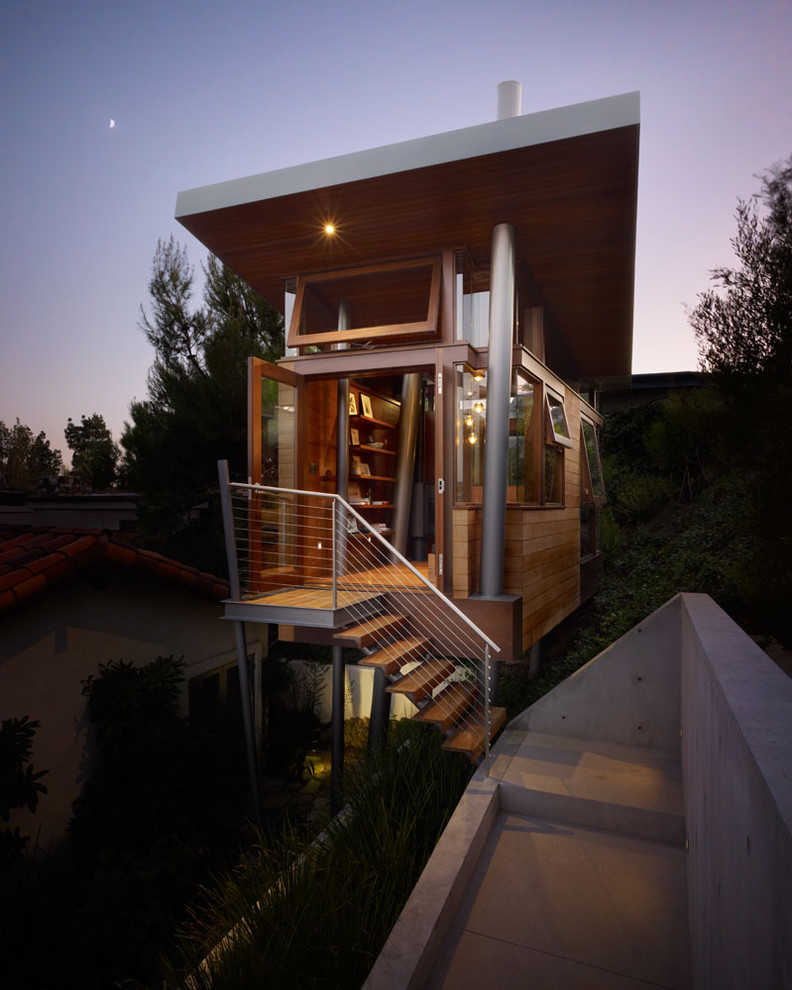 Design ideas for a modern house exterior in Los Angeles.
