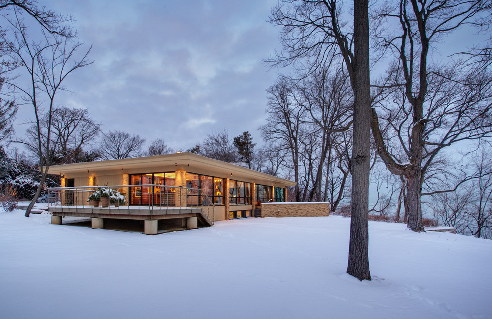 This is an example of a medium sized retro bungalow house exterior in Chicago.