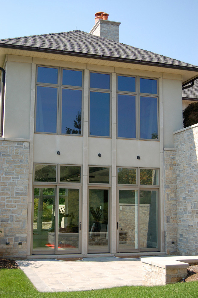 Photo of a contemporary house exterior in Columbus.