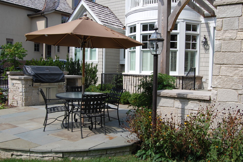 Inspiration for a traditional patio in Chicago.