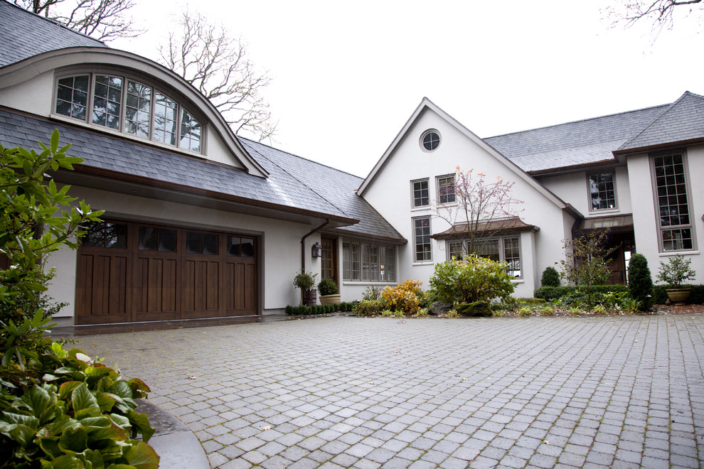 Design ideas for a classic two floor house exterior in Portland.