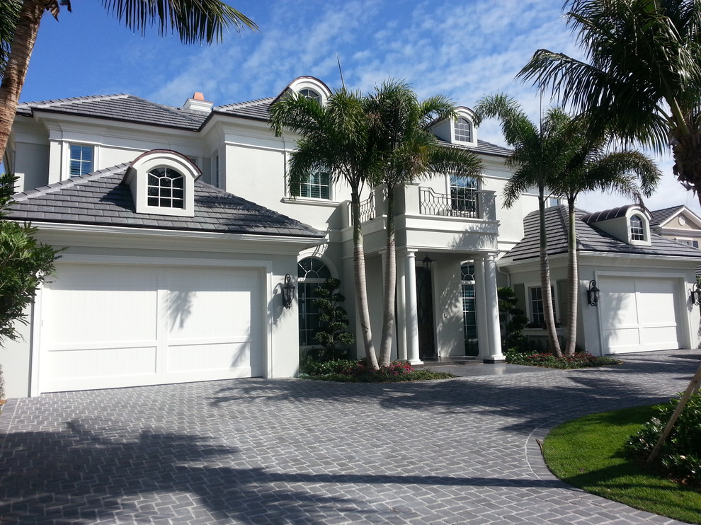Design ideas for a classic house exterior in Miami.