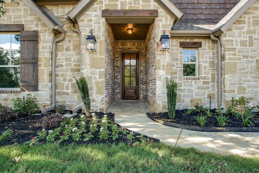 Inspiration for a rustic house exterior in Dallas.