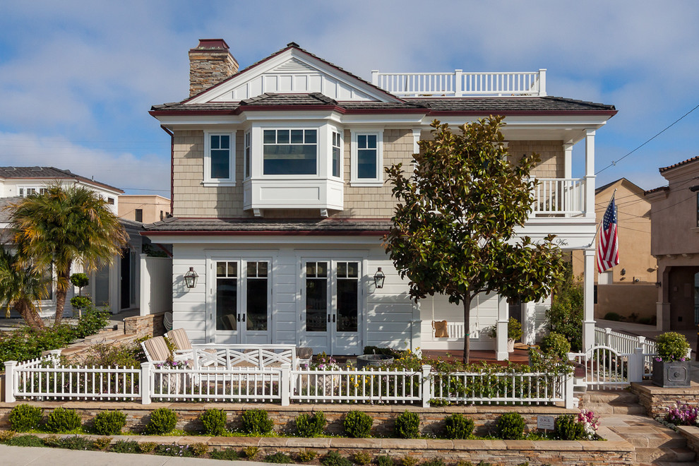 Photo of a nautical house exterior in Orange County.
