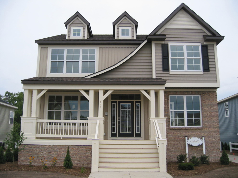 Example of a classic exterior home design in Grand Rapids